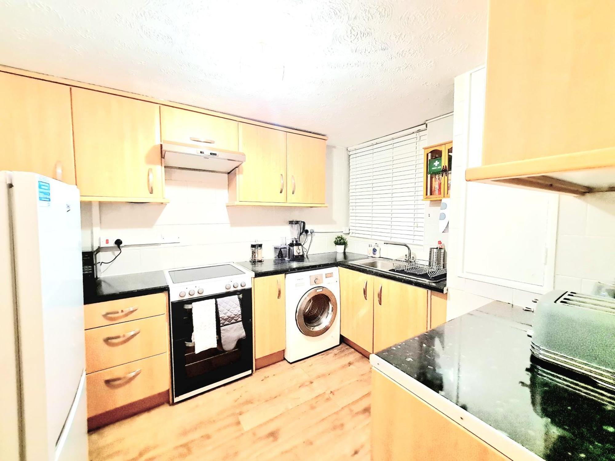 Cosy Luxurious 3 Bedroom House, Free Parking, Free Wifi, Private Garden, Free Netflix Havering المظهر الخارجي الصورة